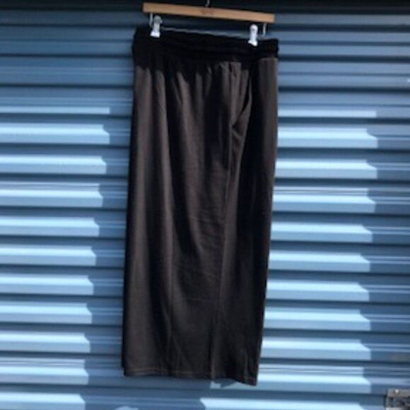 Elastic Waistband Skirt . Size: 3X {24W-26W} . Better Cotton w/ Pockets - Picture 2 of 5